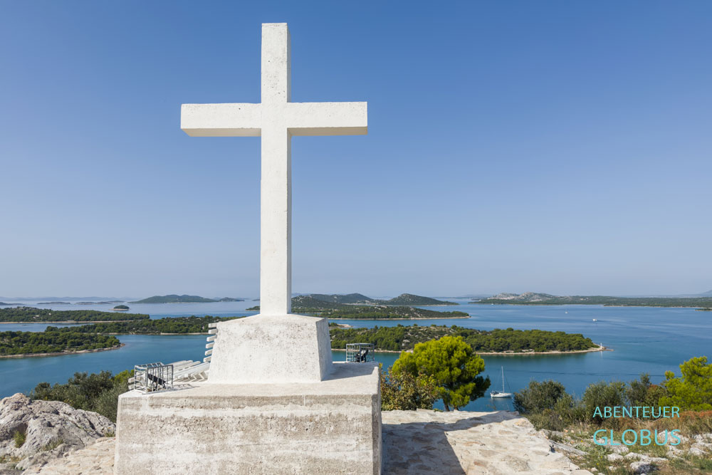 Insel Murter: Aussichtspunkt am Steinkreuz auf dem Hügel Vrh Gradine 