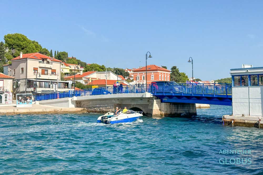 Insel Murter: Klappbrücke über den Murterski Kanal in Tisno