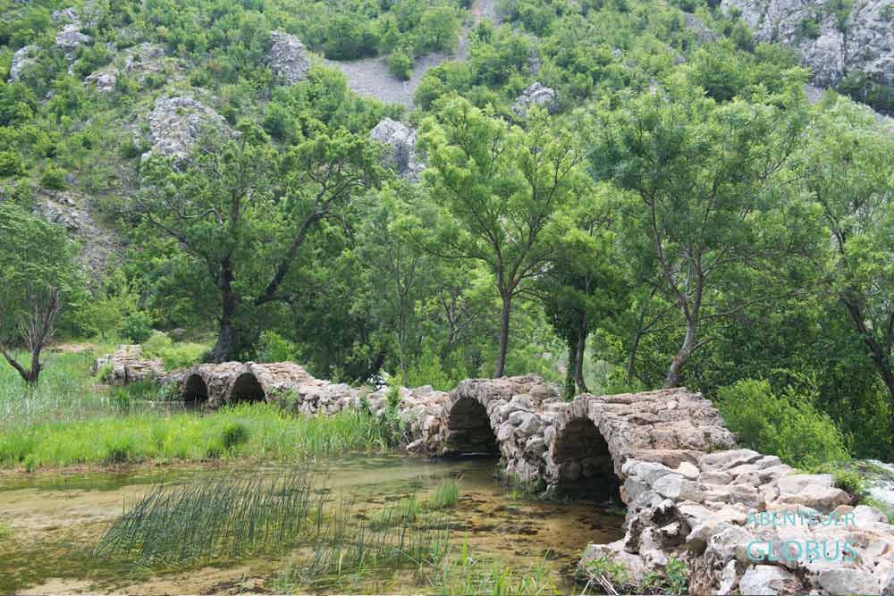 Brücke Kudin Most über den Fluss Krupa