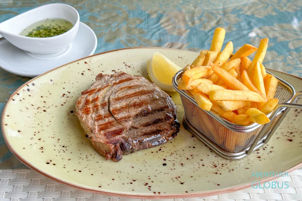 Restaurant Angkora an der Strandpromenade: Thunfischsteak