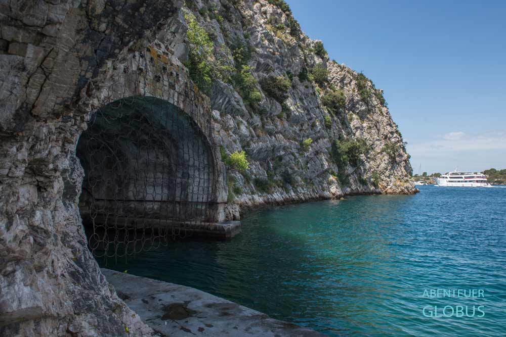 Morski Seetunnel am Kanal Sveti Ante der Halbinsel Zablace in Sibenik