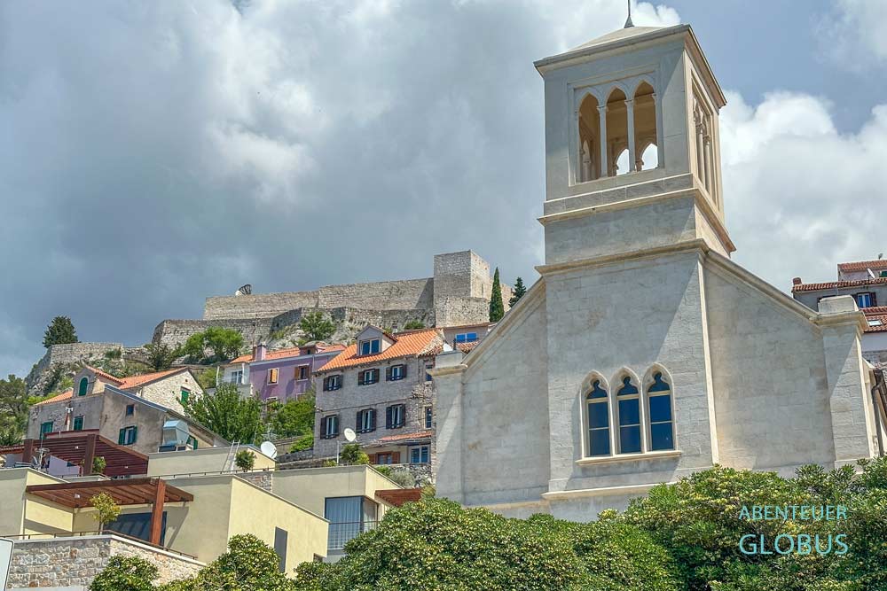 Kirche Hl. Dominikus und Festung St. Michael in der Altstadt von Sibenik