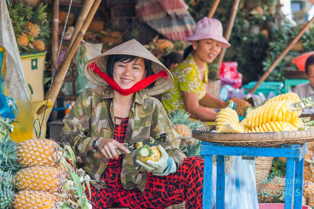 Can Tho im Mekong Delta: Ananasverkäuferin auf dem Tan An Markt