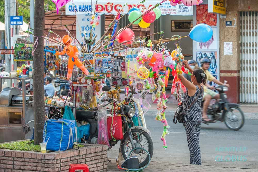 Ufertraße Hai Ba Trung und Stand an der Promenade