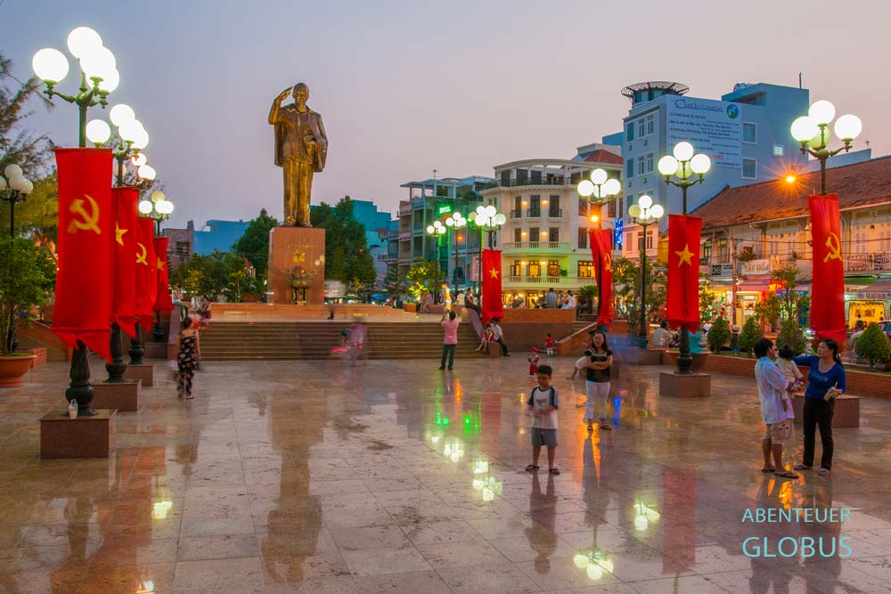 Uferpromenade am Fluss Can Tho mit Ho Chi Minh Denkmal