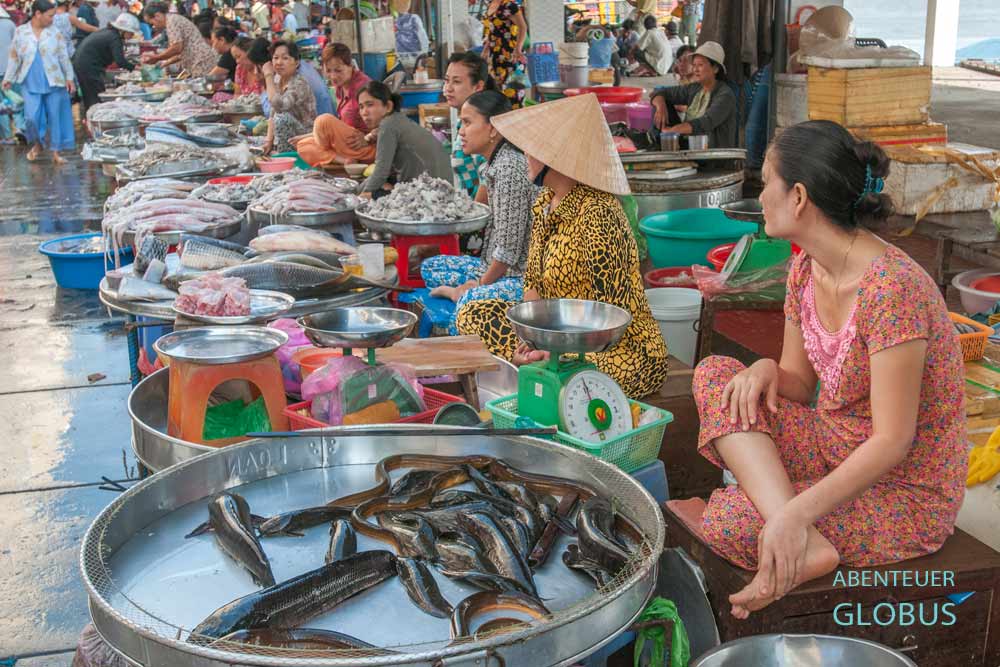 Fischmarkt am Fluss Hau Giang in Chau Doc