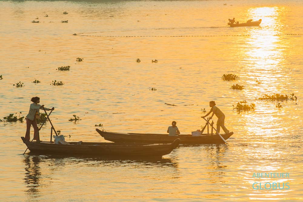 Chau Doc: Ruderinnen auf dem Hau Giang Fluss (Bassac-Fluss) im Mekong Delta