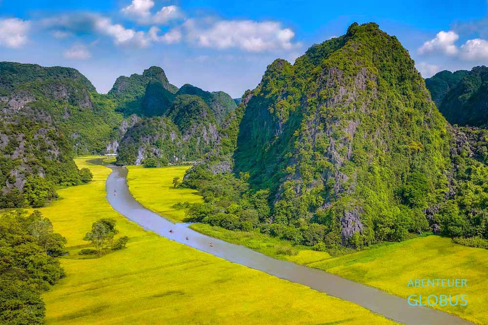 Karstlandschaft in der trockenen Halong-Bucht bei Ninh Binh