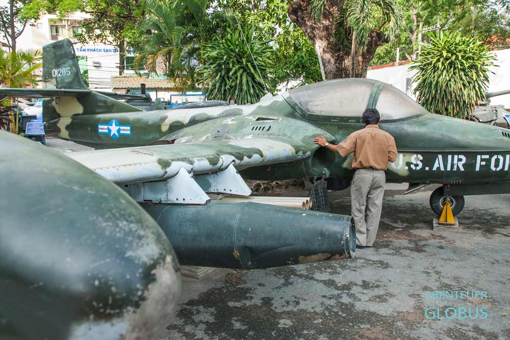 Ho-Chi-Minh-Stadt: Kampfflugzeug im Museum für Kriegsreste