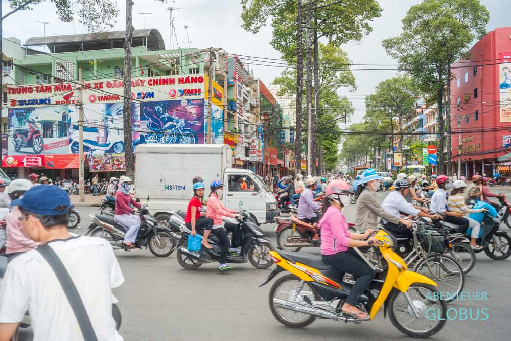 Saigon: Rushhour in Chinatown Cholon