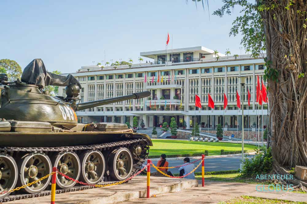 Wiedervereinigungspalast mit Panzer der Vietnamesischen Volksarmee