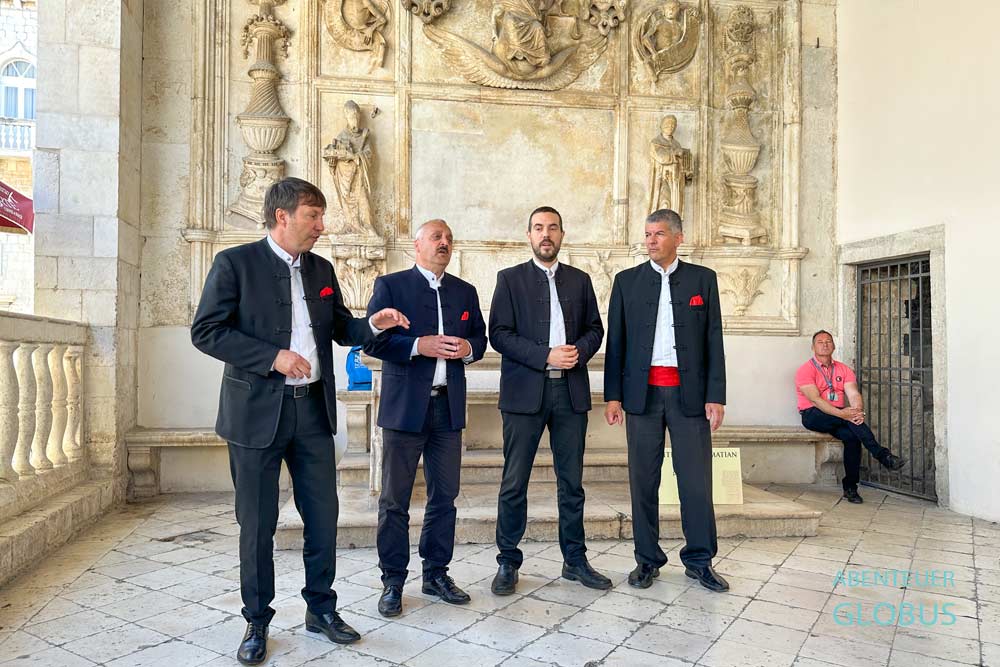 Klapa Gesangsgruppe in der Stadtloggia