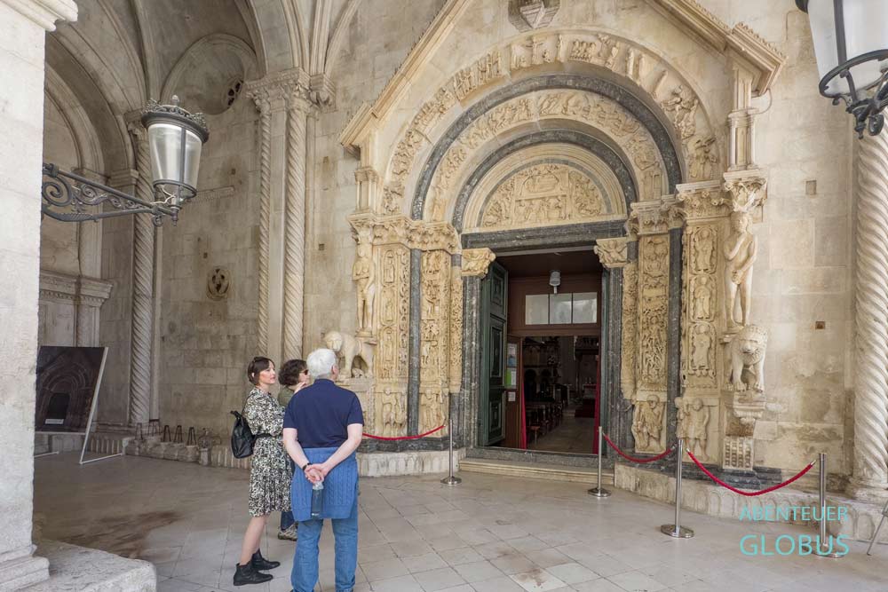Kathedrale des Heiligen Laurentius in Trogir: Eingangsportal