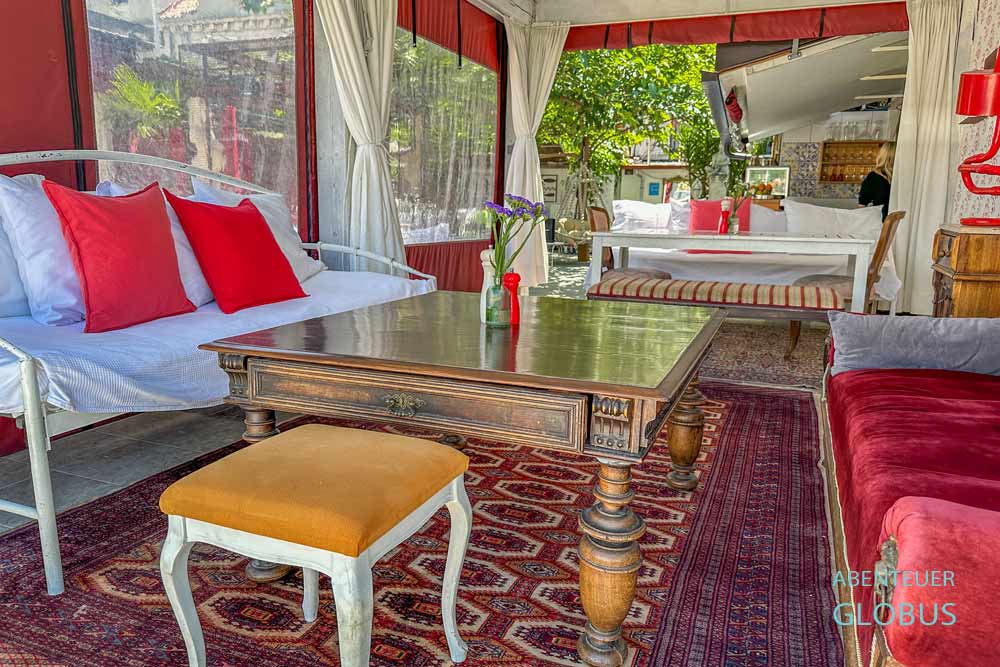 Insel Ciovo: Restaurant Garden drink & food gegenüber der Altstadt von Trogir