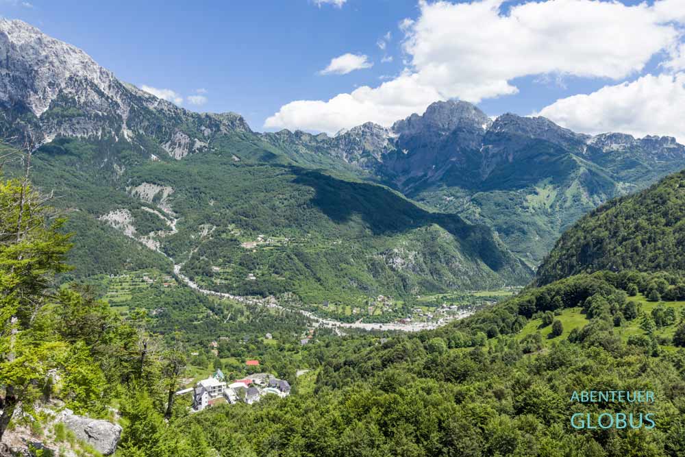 Blick ins Theth Tal in den Albanischen Alpen