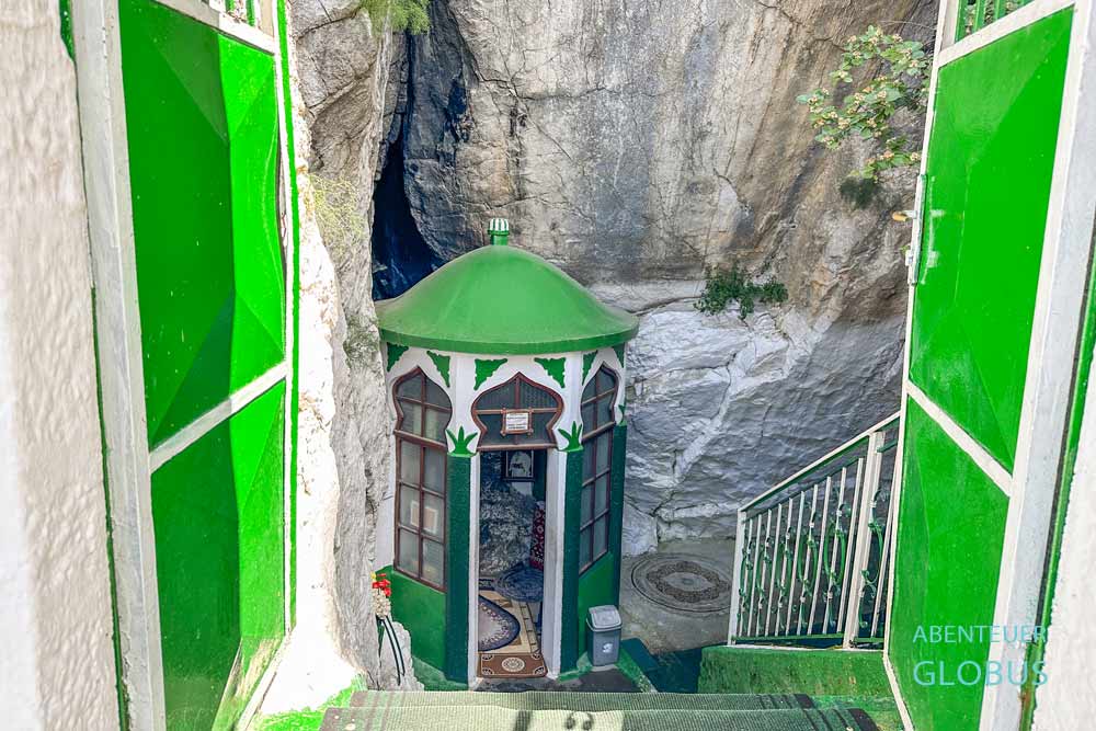 Kruja: Tempel und Wallfahrtsort der Bektaschi auf dem Berg Kruja