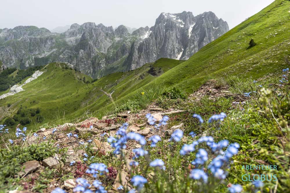 Lepushe: Gebirgsmassiv der Bjeshket e Namuna, auch „Verwunschene Berge“ oder Prokletije genannt.