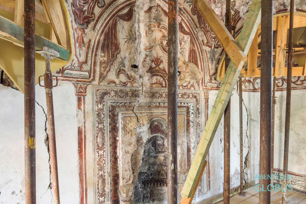 Burg Kruja: Restaurierung im Innenbereich der Dollma Tekke