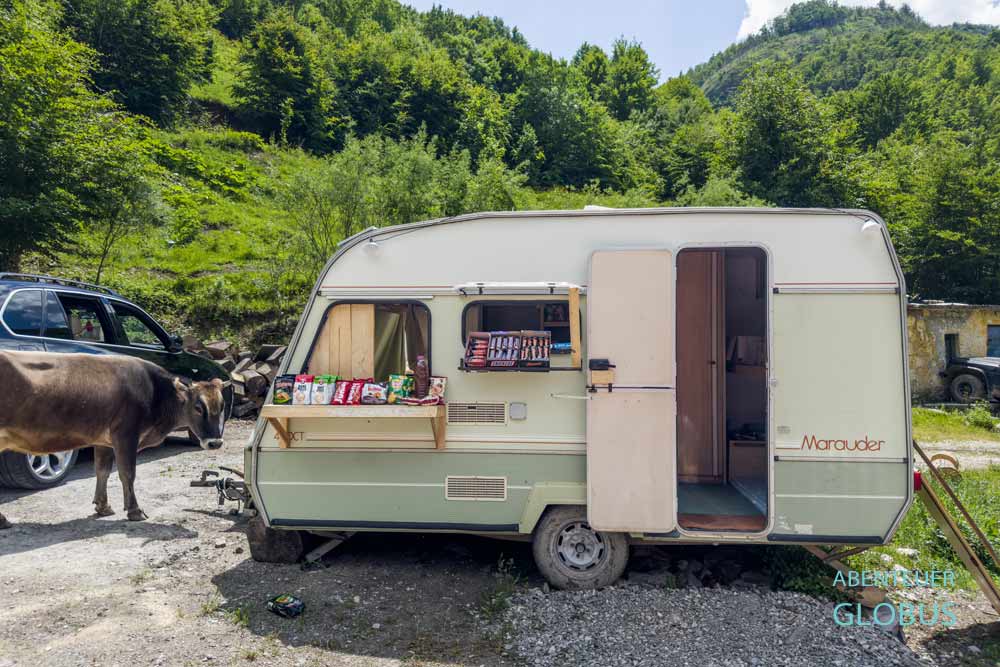 Anreise nach Lepushe durch das Cem Tal: Imbiss vom Wohnwagen