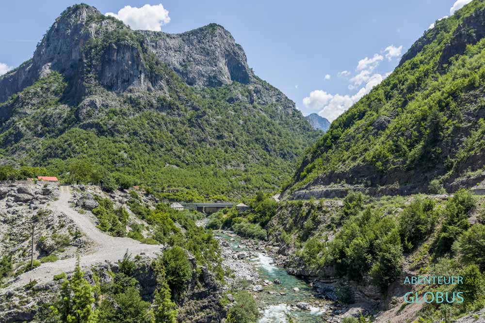 Anfahrt nach Lepushe (Lepusha) durch die Cem-Schlucht