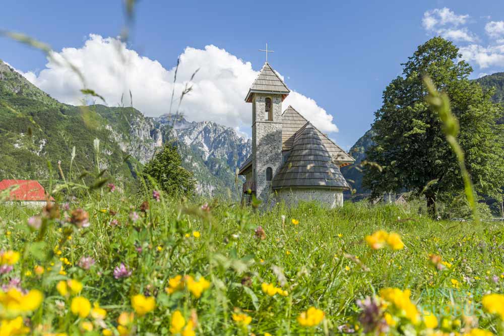 Wahrzeichen von Theth: Kirche des Hl. Johannes 