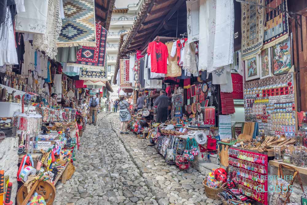Highlight in Kruja: Old Bazaar mit Souvenirgeschäften
