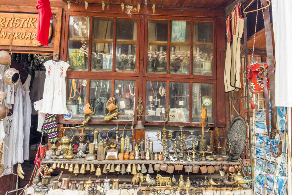Highlight in Kruja: Geschäft mit Antiquitäten im Alten Basar
