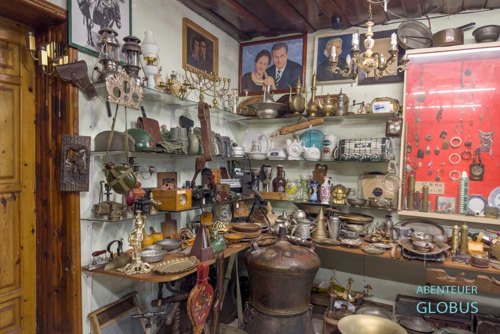 Highlight in Kruja: Geschäft mit Antiquitäten im Kruja Basar