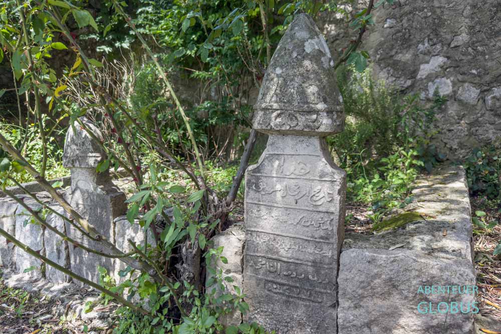 Festung von Kruja: Gräber der Bektaschi-Geistlichen, die in der Dollma Tekke dienten.