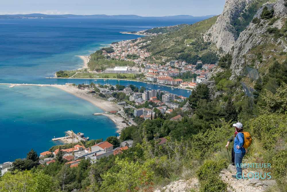 Blick auf Omis: Hikingtour auf die Festung Starigrad (Fortica) 