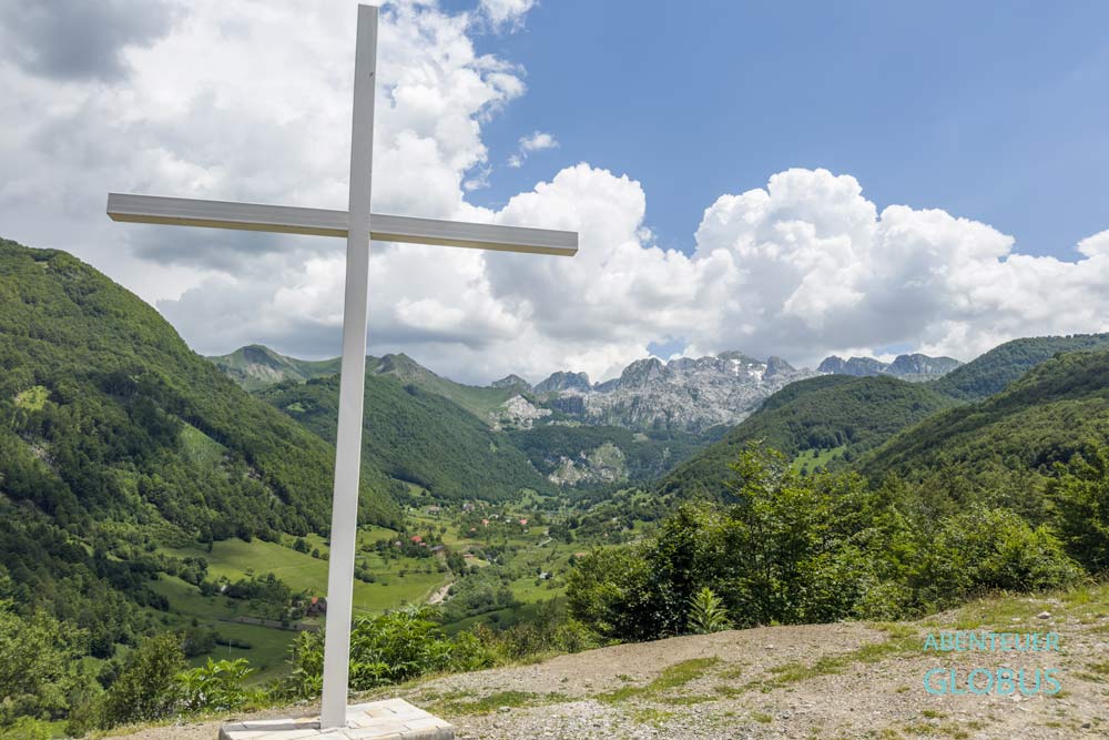 Lepushe: Gebirgspass Qafa e Bordolecit, Blick ins Lepushe-Tal