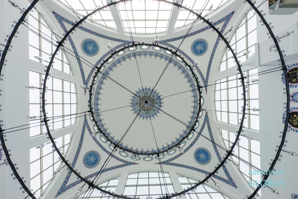 Decke der Zentralmoschee Ebu Beker, auch Ebu Bekr