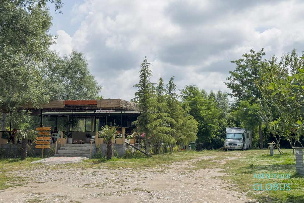 Campingplatz in Shkodra: River Camping mit Aufenthaltsbereich und Bar