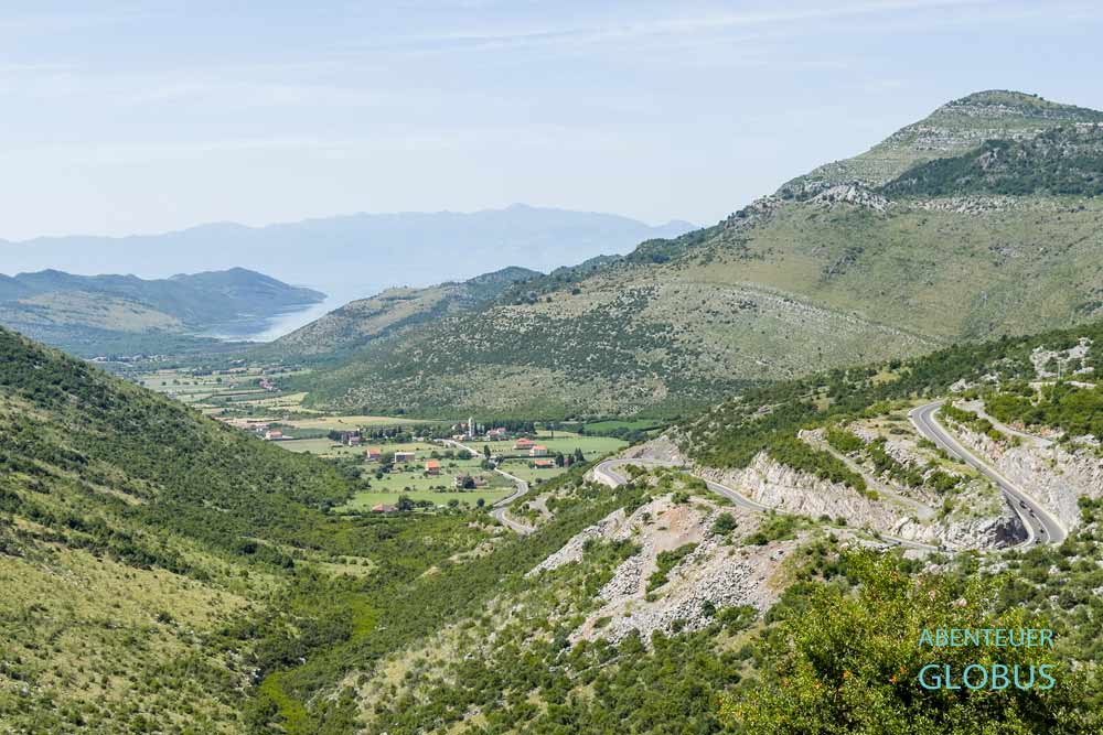 Anfahrt nach Lepushe: Shkodra-See und Dorf Hot