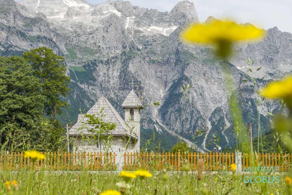 Theth: Johanneskirche, Wahrzeichen und Fotomotiv Nr. 1