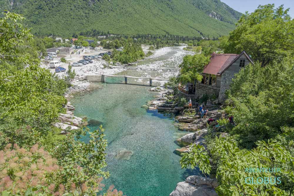 Attraktion bei Theth: Parkplatz für die Wanderung zum Blue Eye (Blaues Auge)