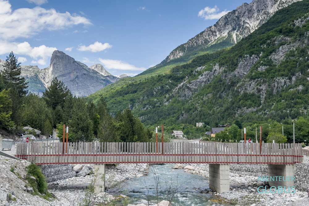 Bergort Theth in den Albanischen Alpen: Fluss Lumi i Thethit 