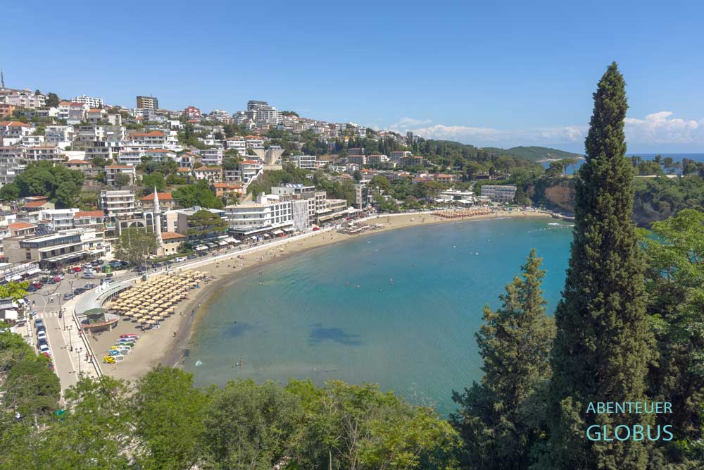 Stadtstrand Mala Plaza (Kleiner Strand) in Ulcinj, Montenegro