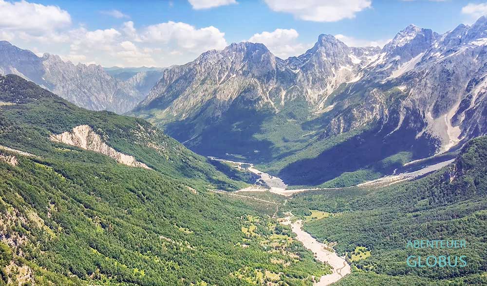 Wanderung von Theth: Blick vom Valbona Pass in den Albanischen Alpen