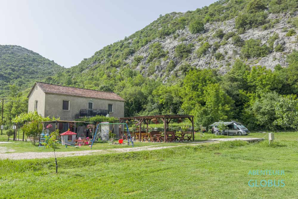 Bei Virpazar: Campingplatz Camp Podkraj
