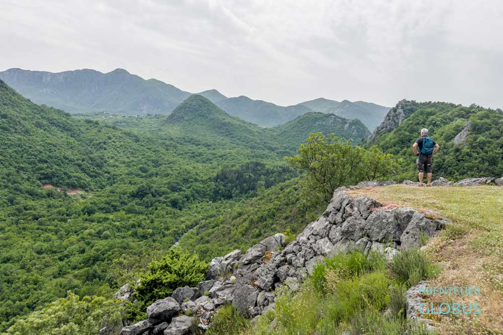 Aussichtspunkt während der Wanderung im Orahovstica Tal ins Dorf Dupilo