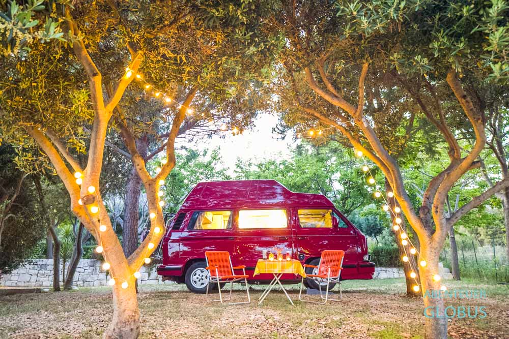 Insel Peljesac, Orebic: Stellplatz zwischen Olivenbäumen auf dem Campingplatz Nevio