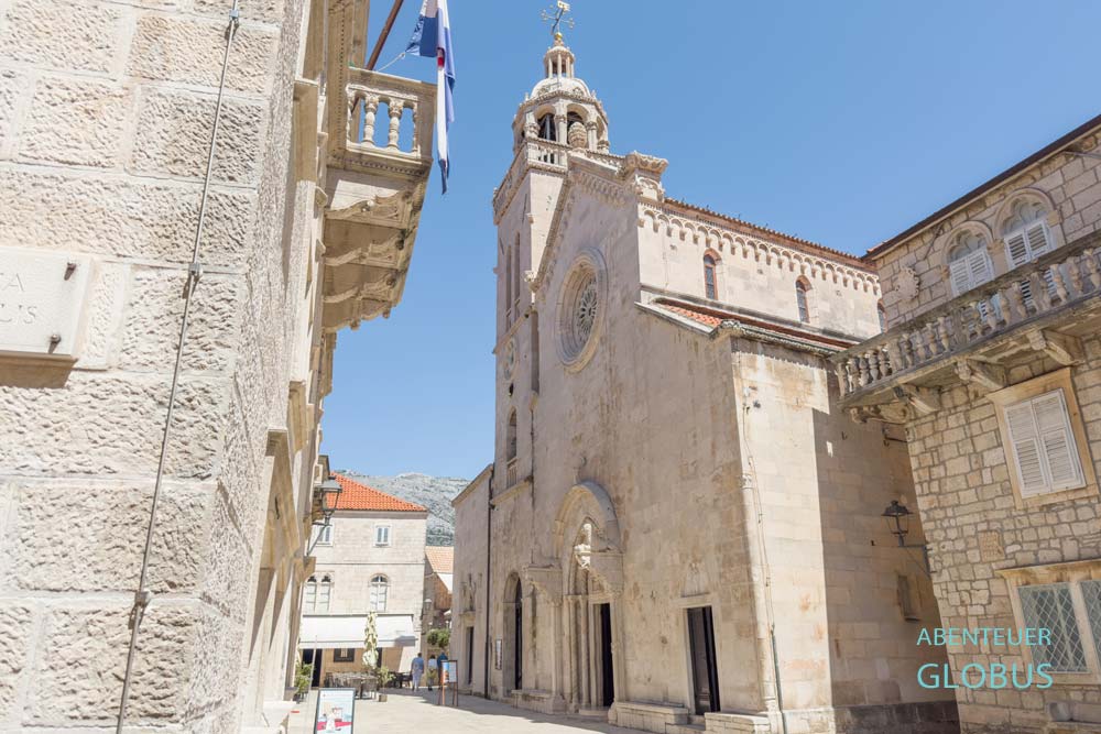 Sehenswürdigkeit in Korcula: Kathedrale des Heiligen Markus mit Glockenturm in der Altstadt