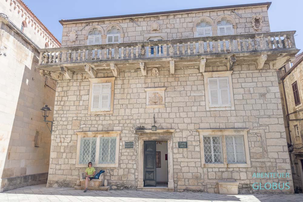 Sehenswürdigkeiten in der Altstadt von Korcula auf der Insel Korcula: Schatzkammer im Bischofspalast
