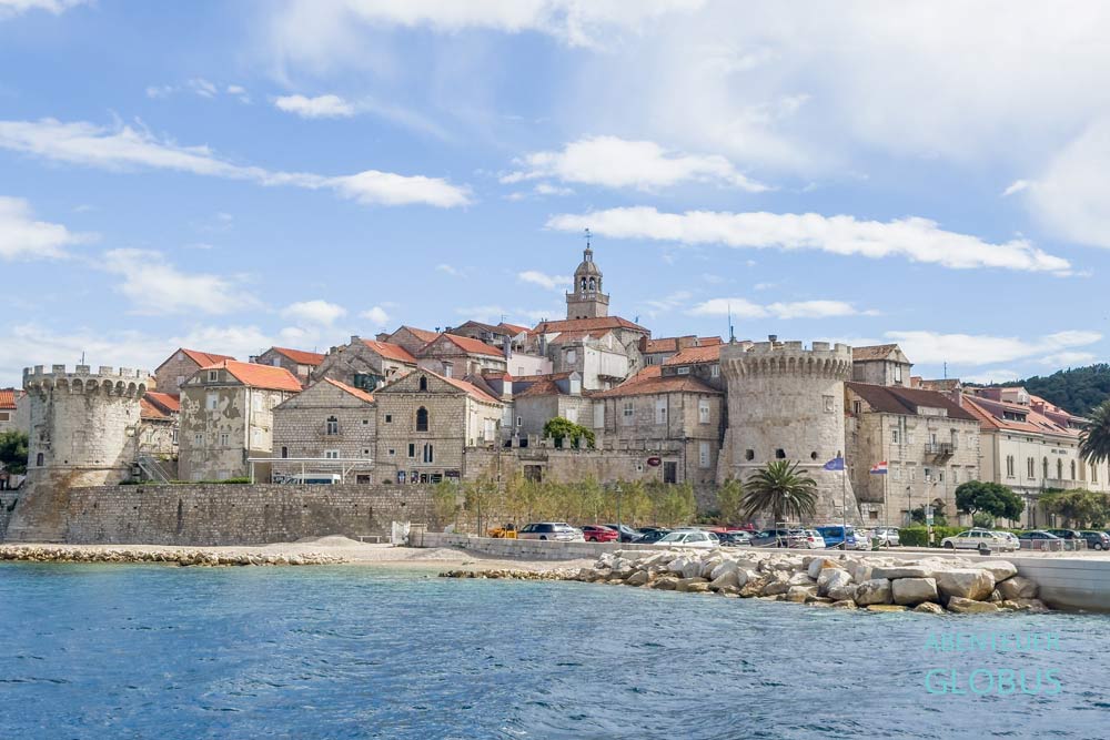 Korcula auf der Insel Korcula: Stadtmauer mit den Türmen Kanavelic und Zakerjan 