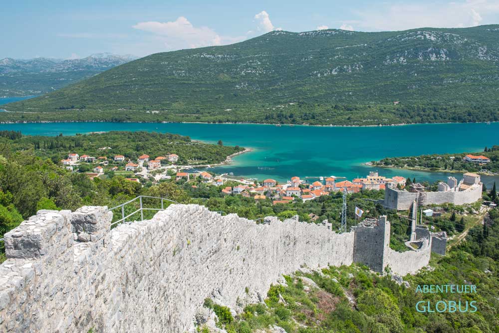 Halbinsel Peljesac: Blick von der Stadtmauer auf die Festung Koruna und Mali Ston