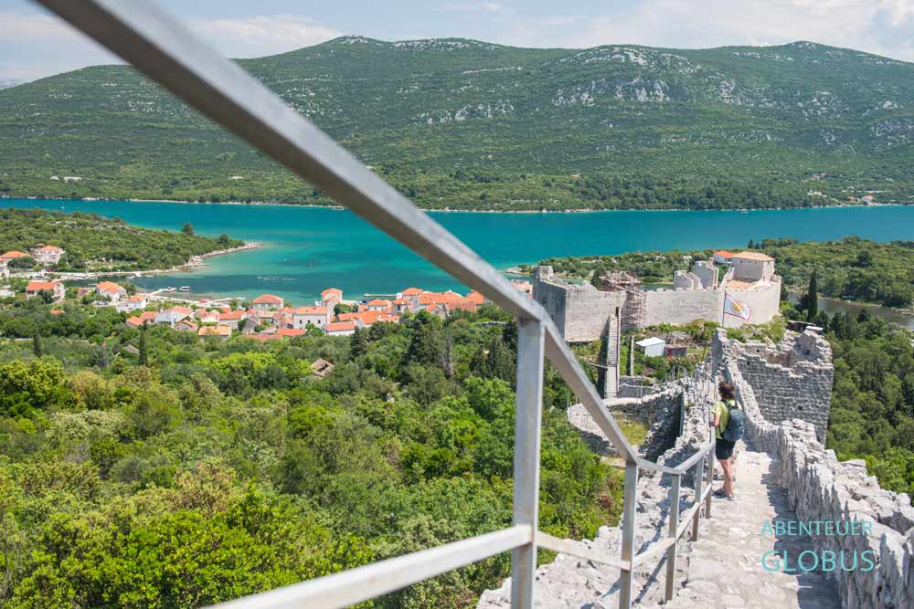 Aussicht von der Festungsmauer auf das Fort Koruna und Mali Ston