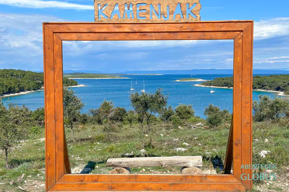 Naturschutzgebiet Kamenjak in Premantura: Fotorahmen an der Bucht Portic