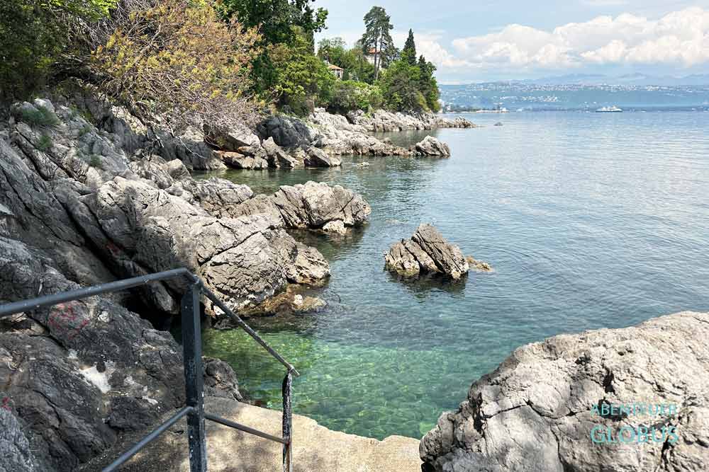 Kleine Badebucht an der Lungomare (Franz-Joseph-Promenade)