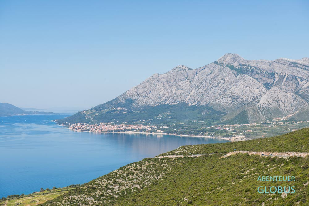 Anreise nach Orebic: Blick vom Aussichtspunkt auf Orebic und den Berg Sveti Ilija